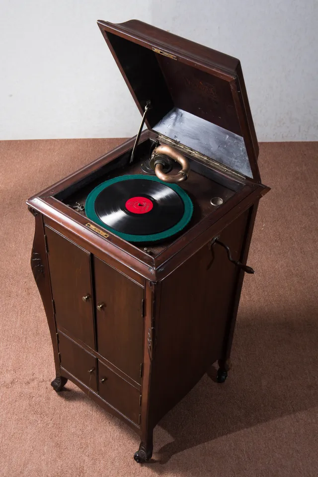 柜式留声机