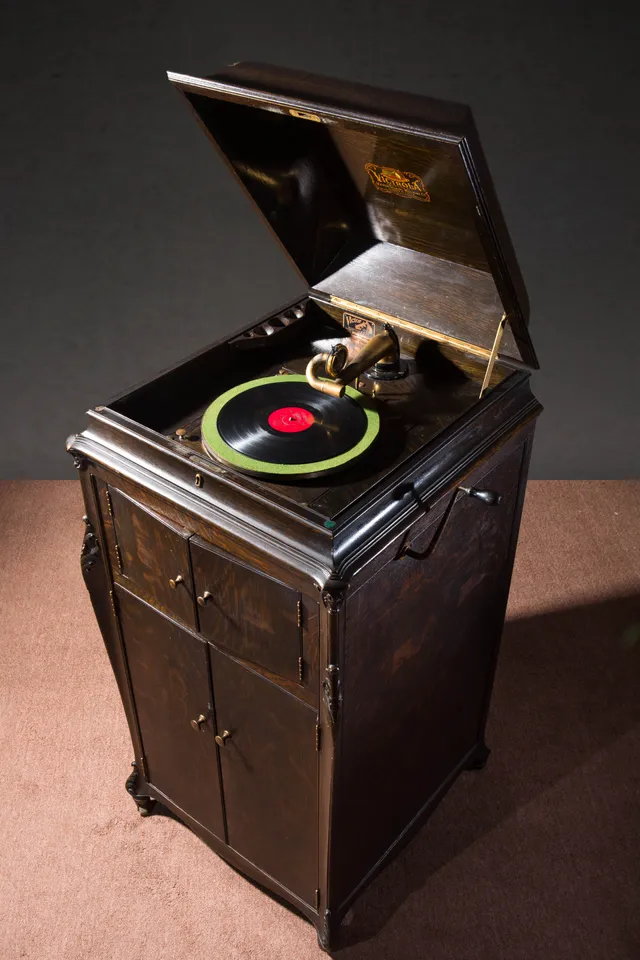 柜式留声机