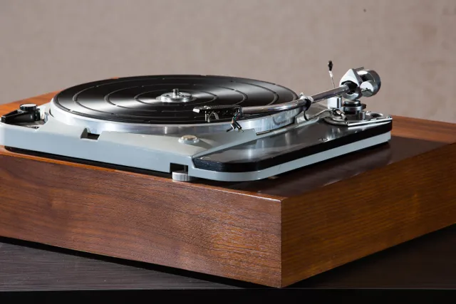 多能士黑胶唱机